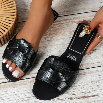 Elegant Woven Flat Slippers for Women – Trendy Summer 2025 Designer Sandals, Comfortable & Casual Slides