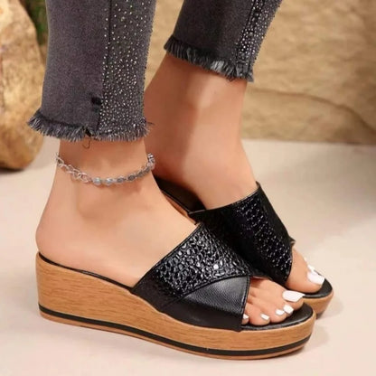 Trendy Classic Elegant Style Black White Platform Heel Women Slippers